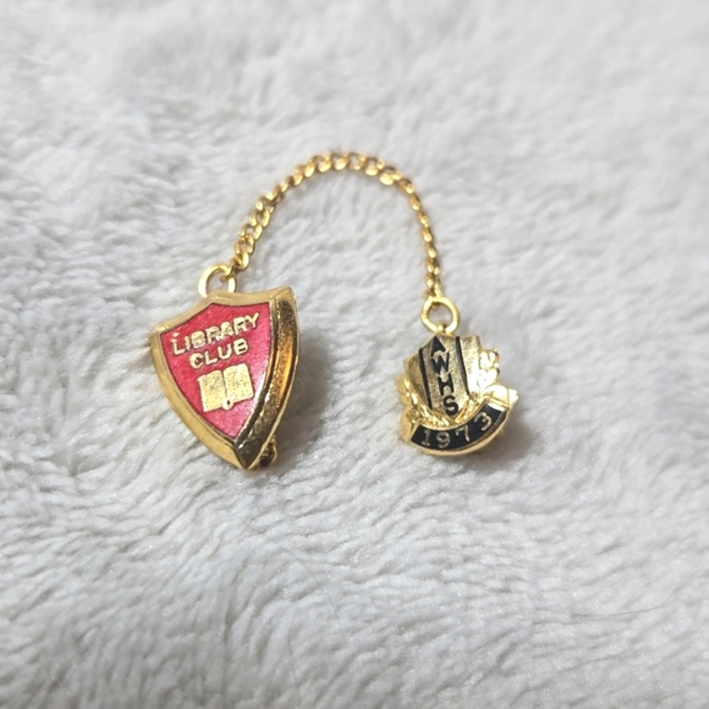 #306 Vintage 1973 AWHS Library Club brooch pin
